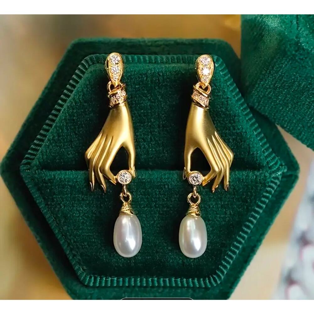 Charming Ladies Hand Faux Pearl Drop Earrings NEW Dainty Darling Demure‎ Classy